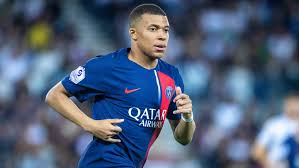 Kylian Mbappé eist achterstallig loon van Paris Saint-Germain via de deurwaarder